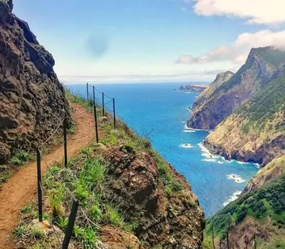 a path on a mountain overlooking the ocean at Casa da Avó in Machico