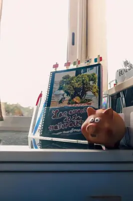 a cake sitting on top of a table with a pig toy at Los Amantes de la naturaleza. in Salão