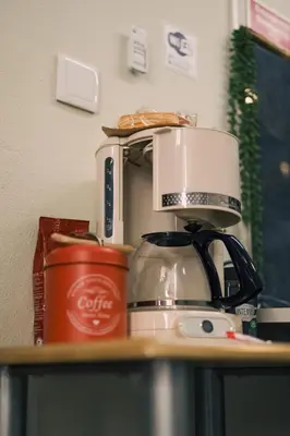 a coffee maker sitting on top of a counter at Los Amantes de la naturaleza. in Salão