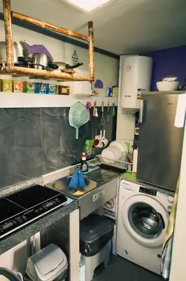 a kitchen with a sink and a washing machine at Los Amantes de la naturaleza. in Salão