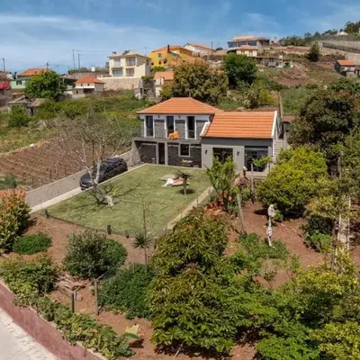 Casinha dos Canhas by An Island Apart