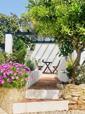 a living room with a couch and a kitchen at Quinta da Bela Vista in Lagos