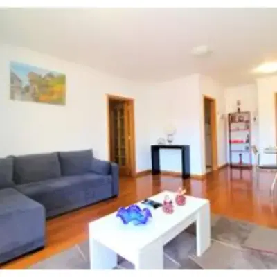 Yellow Apartment T1