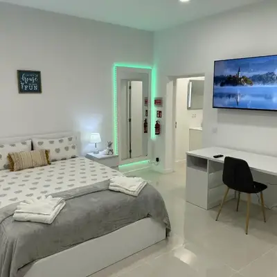 Funchal-Studio-Sleeps4-FreeParking