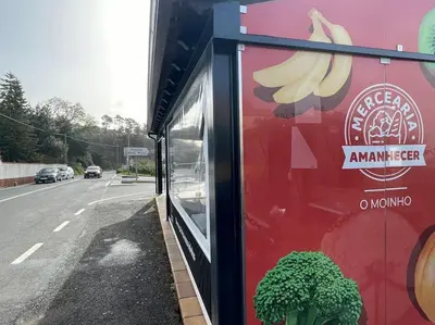 a sign on the side of a bus stop with broccoli at Casa Rustica da Maloeira in Fajã da Ovelha