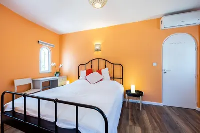 a bedroom with orange walls and a large bed at Casa Azul in Luz