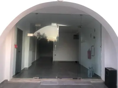 an entrance to a building with an archway at Casa Papillon in Sagres