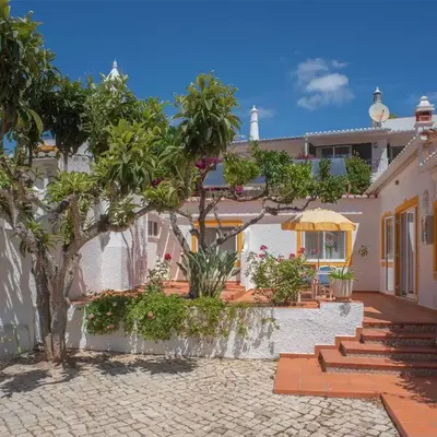 1 Bed Flat - Sleeps 2 - Pool - Parking - Wifi