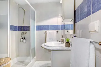 a bathroom with a sink and a shower at Apartamento Fénix Garajau in Caniço