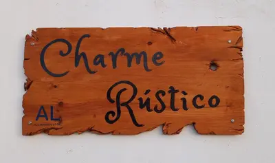 a wooden sign that says chance al resistance on a wall at Charme Rústico in Aljezur
