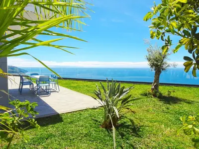 a view of the ocean from the backyard of a house at Villa Céu e Mar in Prazeres