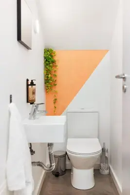 a bathroom with a toilet and a sink at Villa Belafonte in Câmara de Lobos