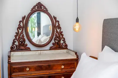 a mirror on top of a dresser in a bedroom at Casa Da Avo Clementina Nº32 in Funchal