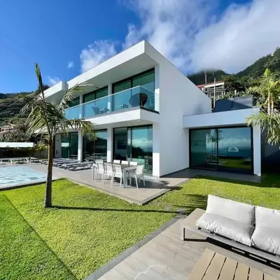 Panoramic View: Lux 3 bed with heated pool