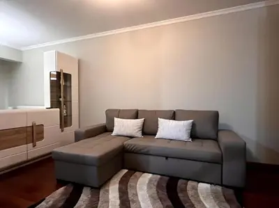 a living room with a brown couch in a room at By the Sea - Apartamento acolhedor e relaxante. in Caniço