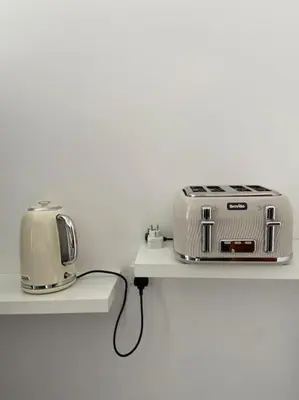 a toaster and toaster sitting on a shelf at Residência Azevedo in Câmara de Lobos