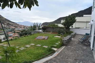 a garden on the roof of a house at Vale dos Ilhéus in Machico