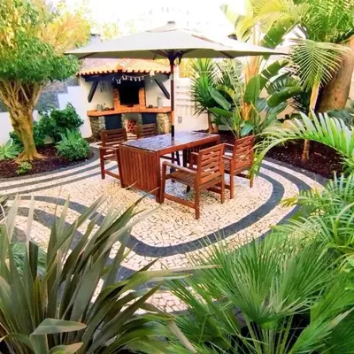 Stylish Garden Apartment by GALMI
