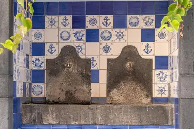 a blue and white tiled wall with a cement slab at Apt 'A Gaioa' in 'The Cliff Coast Accomodation' in Paul do Mar