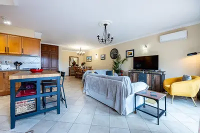 a living room with a couch and a table at Casa Keira in Luz