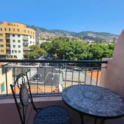 Garden and Seaview Apartment - Free Parking