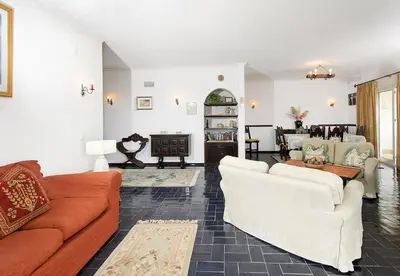 a living room with two couches and a table at LGS32V5 moradia grande conforto, lugar sossegado in Lagos
