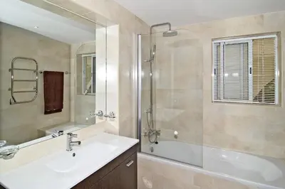 a bathroom with a tub and a sink and a shower at LGS32V5 moradia grande conforto, lugar sossegado in Lagos