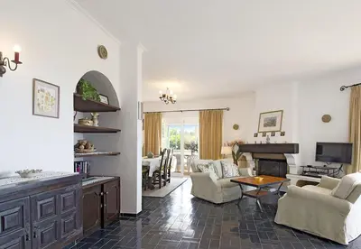 a living room with a couch and a fireplace at LGS32V3 moradia de grande conforto in Lagos
