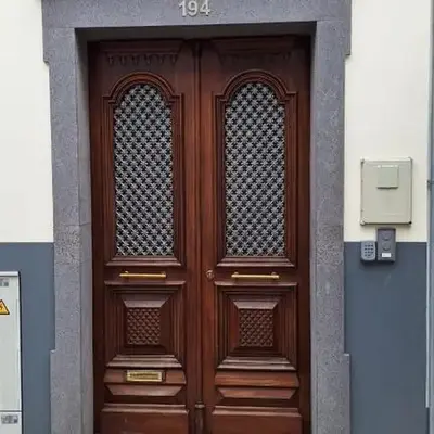 Theo's City House