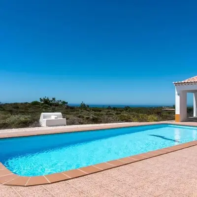 Moradia com piscina e vista Mar