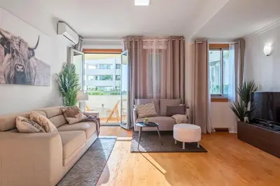 a living room with a couch and a tv at SUPER Cliff in Funchal