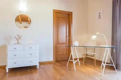 a desk with a chair and a dresser in a room at Villa T3 com Jardim Vila Sagres M8 in Sagres