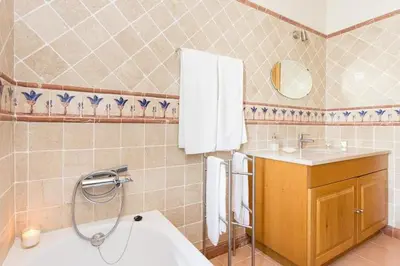 a bathroom with a shower and a sink at Villa T3 com Jardim Vila Sagres M8 in Sagres