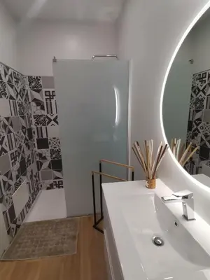 a bathroom with a white sink and a mirror at Mazelia's House in Gaula