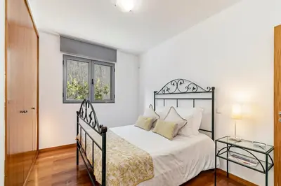 a bedroom with a bed and a window at Villa Sol e Mar by Villa Plus in Caniço