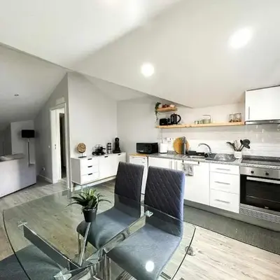 Pena Apartments - C by Mth