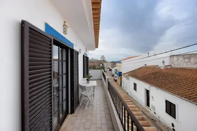 a balcony with a table on the side of a building at Casa Brita in Raposeira