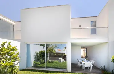 a house with a view of the backyard at Villa Blue Sagres D in Sagres