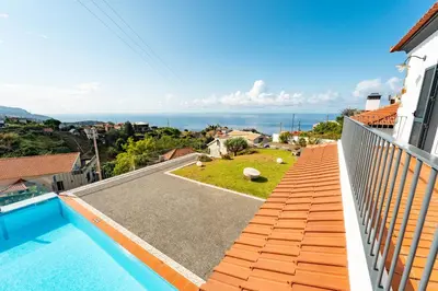 a view of the ocean from the balcony of a house at Casa Pereira in Relógio do Poiso