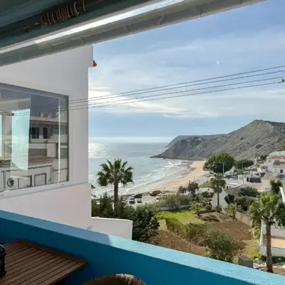 Refúgio na Praia de Burgau #1947