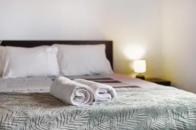 a bed with two towels on top of it at Casa Estrela Do Norte in Ponta Delgada