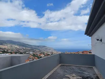 a balcony with a view of the ocean at Ocean Paradise Til II in Funchal