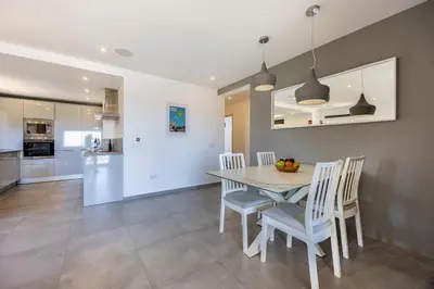 a kitchen and dining room with a table and chairs at Casa de Férias, Luz in Luz