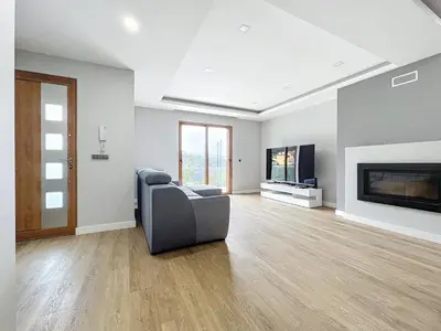 a living room with a couch and a television at Villa Faísca in São Roque do Faial