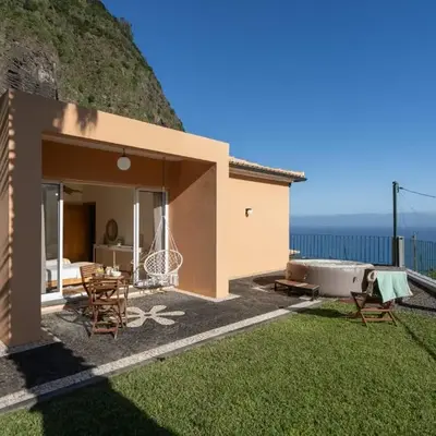 Casa da Fajã do Amo Sea view and Jacuzzi