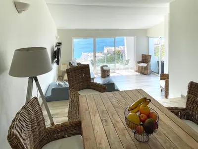 a living room with a table with a bowl of fruit at 414 Casa Colina Mar in Salema