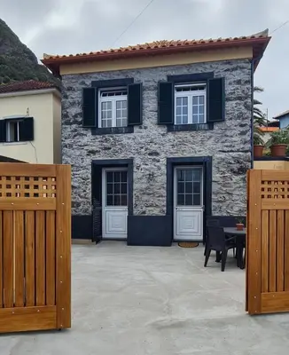 a screenshot of a screenshot of a house at Casa do Amigo in Seixal