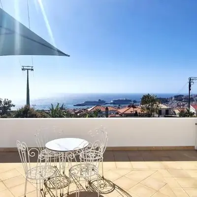 Apartamento renovado e luminoso a poucos minutos do centro