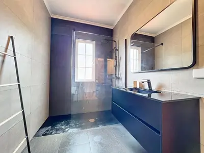 a bathroom with a sink and a mirror at Moradia Uriel in Santa Cruz