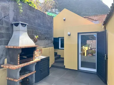 a outdoor pizza oven next to a building at Refúgio do Ilhéu in Porto Moniz